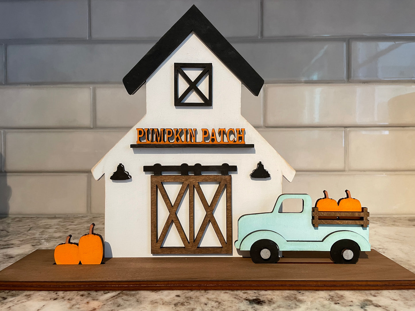 Interchangeable barn.