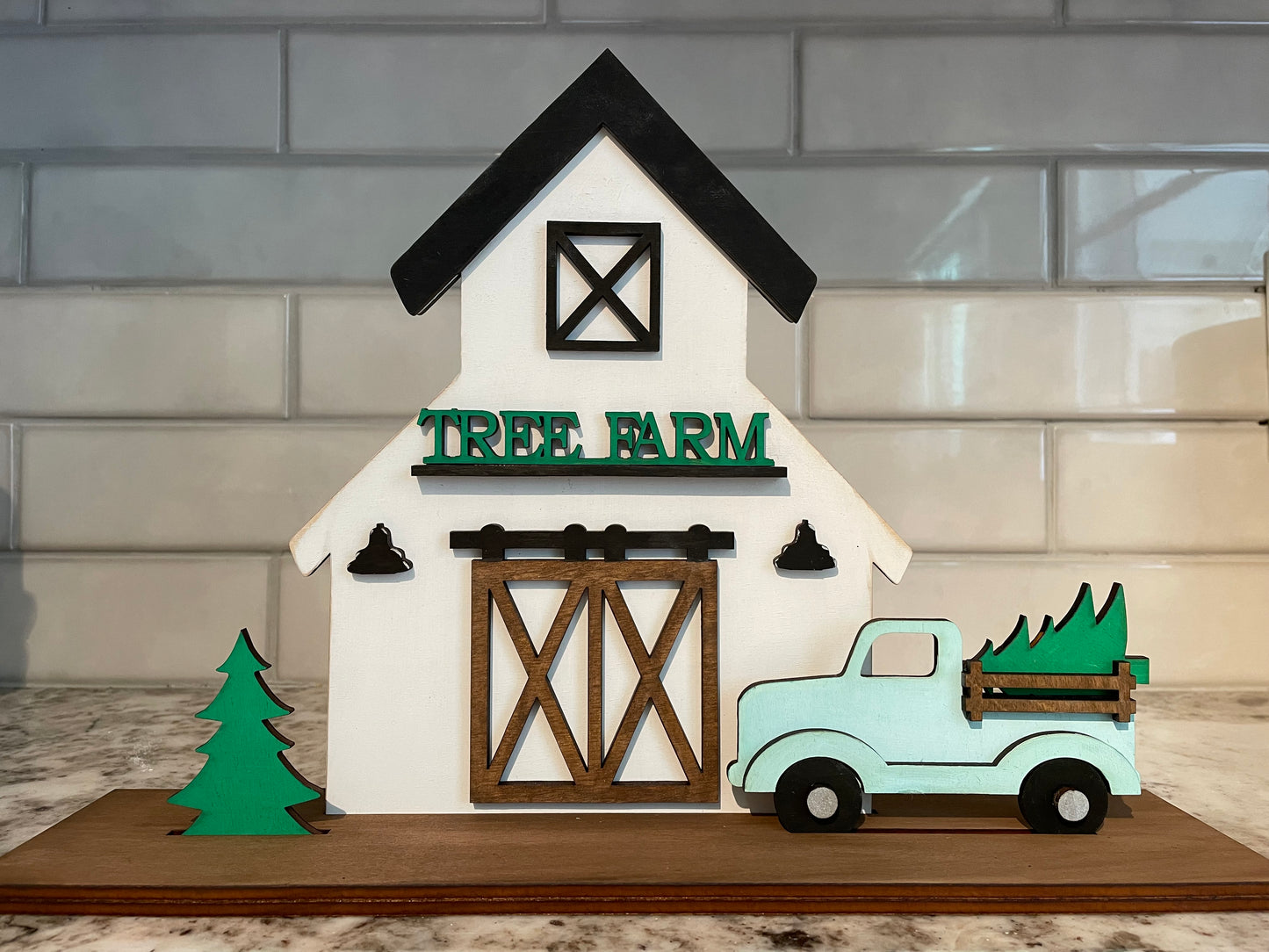 Interchangeable barn.